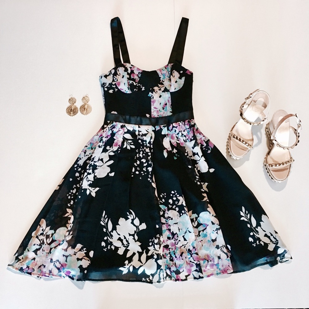 GUC Bebe Floral Garden Fit and Flare Dress…